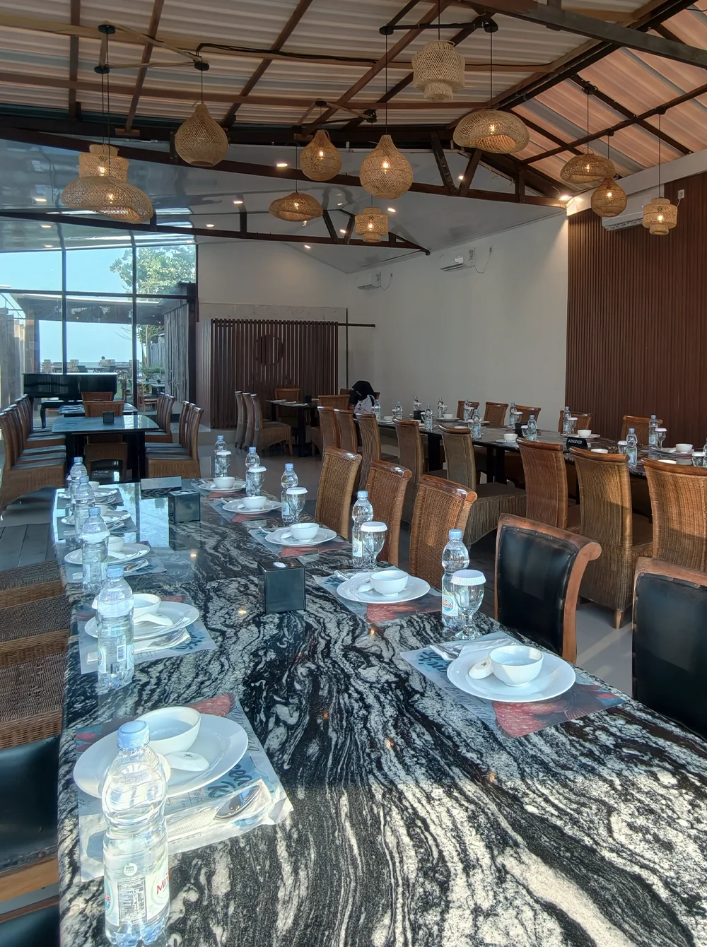 VIP room tertutup berkapasitas 60 orang